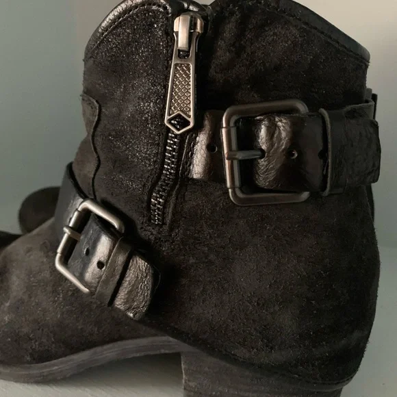 Donald Pliner Dalis Ankle Boot - Picture 4 of 8